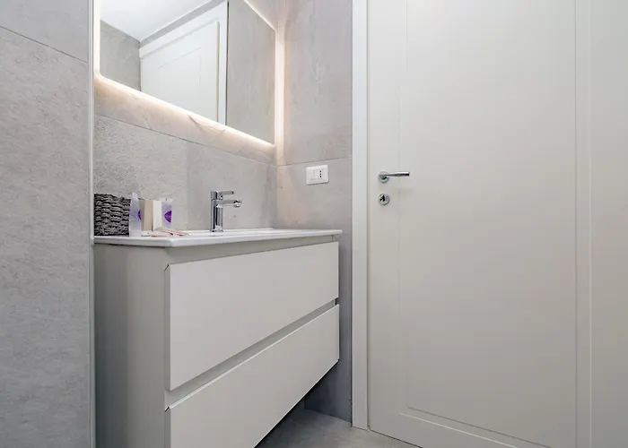 Apartment Arco Della Pace Modern